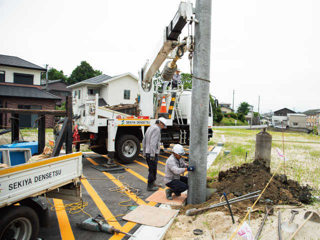 電力柱の建柱・抜柱工事